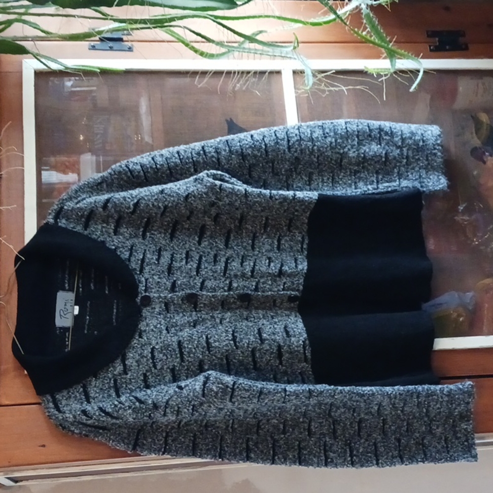 Womans Sweater Cardigan  L Roni Bis